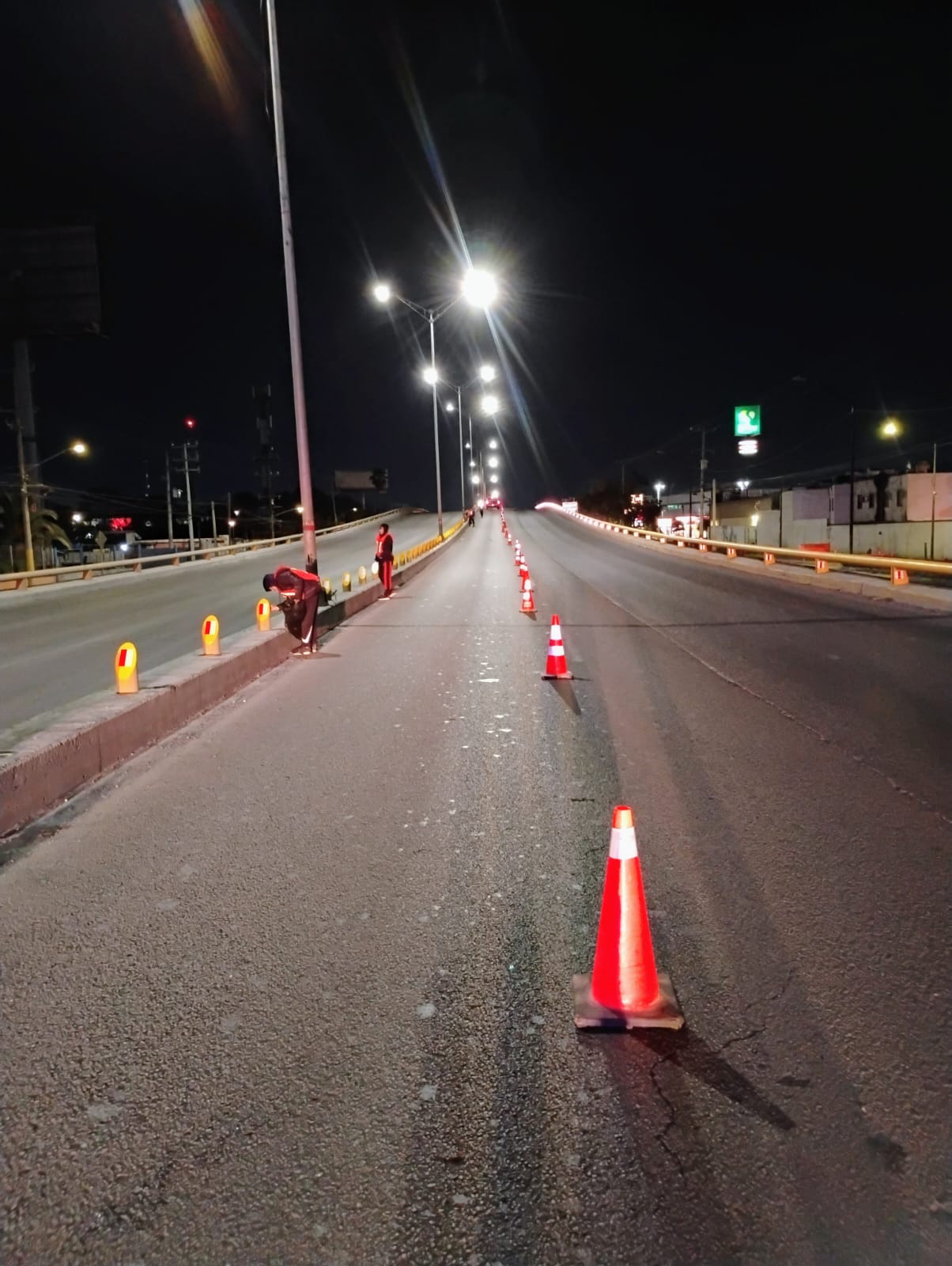 Vista general de la instalación de reflejantes en Puente Laredo-Juárez